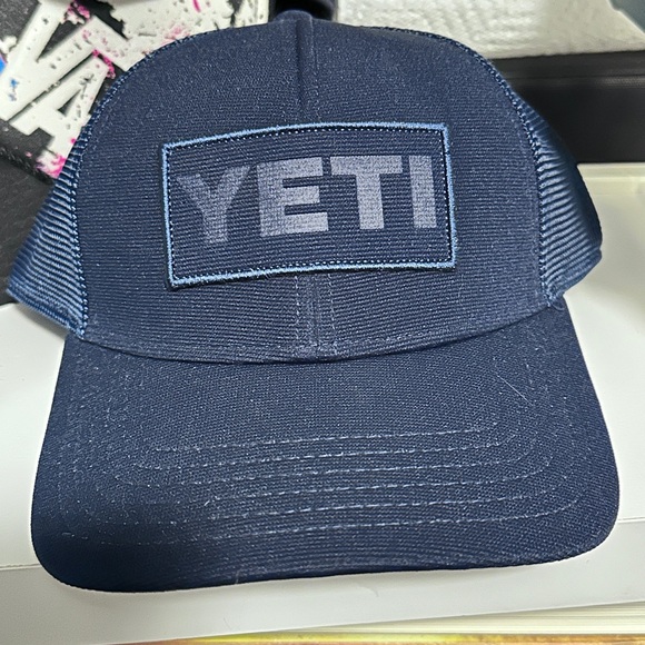 YETI Dark Blue Mesh Cap - Picture 1 of 3